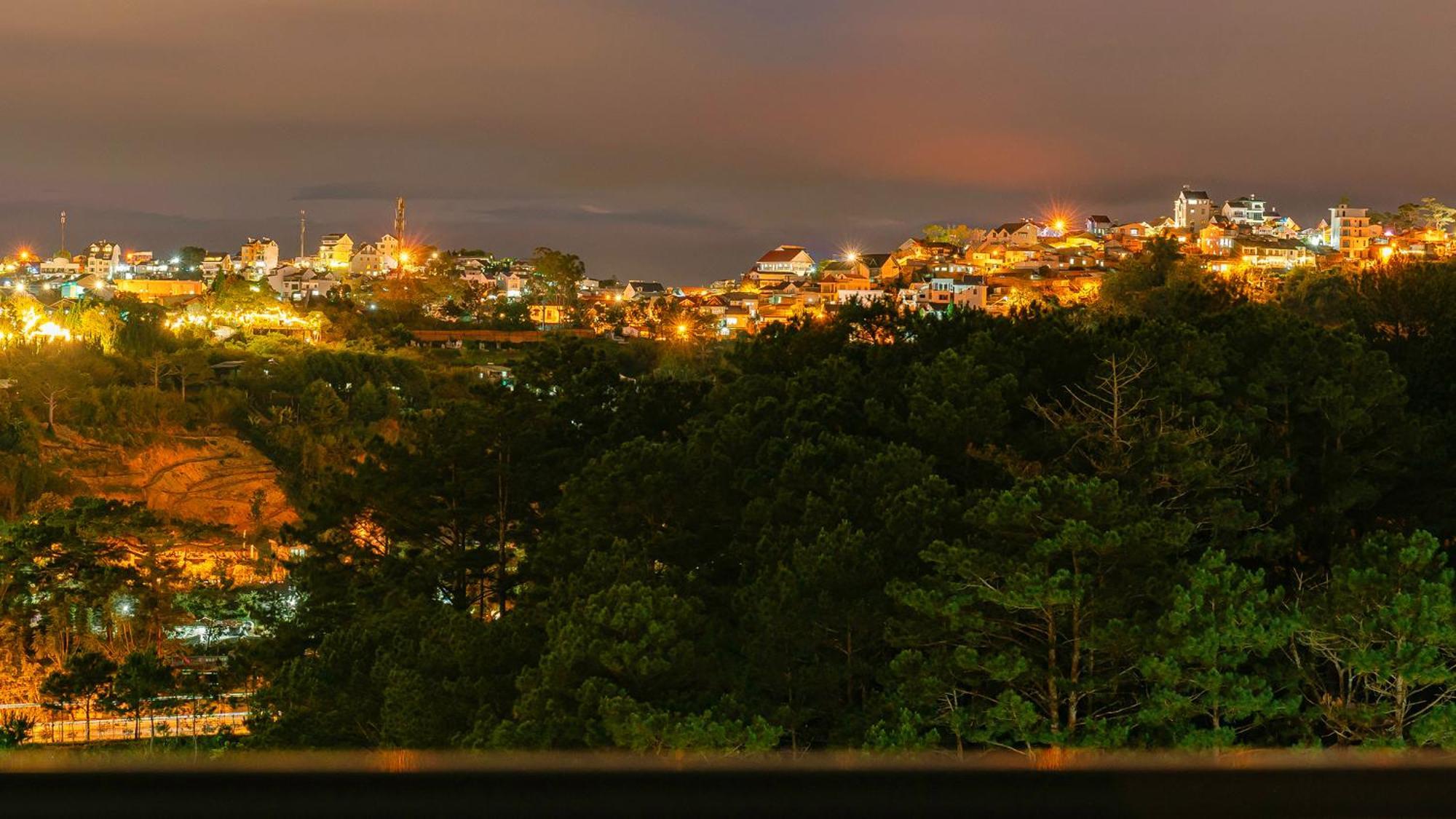 Pine View Hotel Dalat Esterno foto