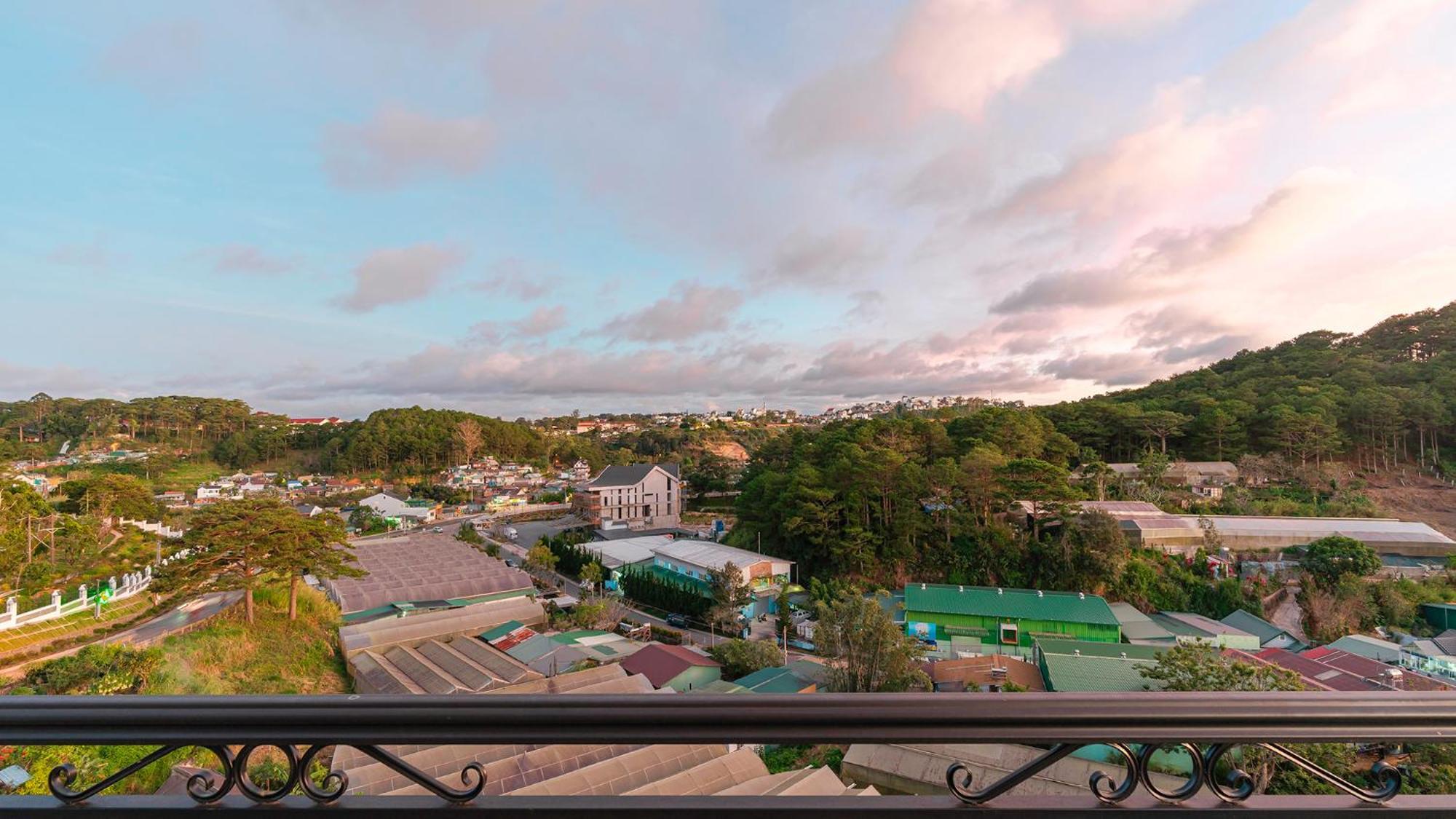 Pine View Hotel Dalat Esterno foto