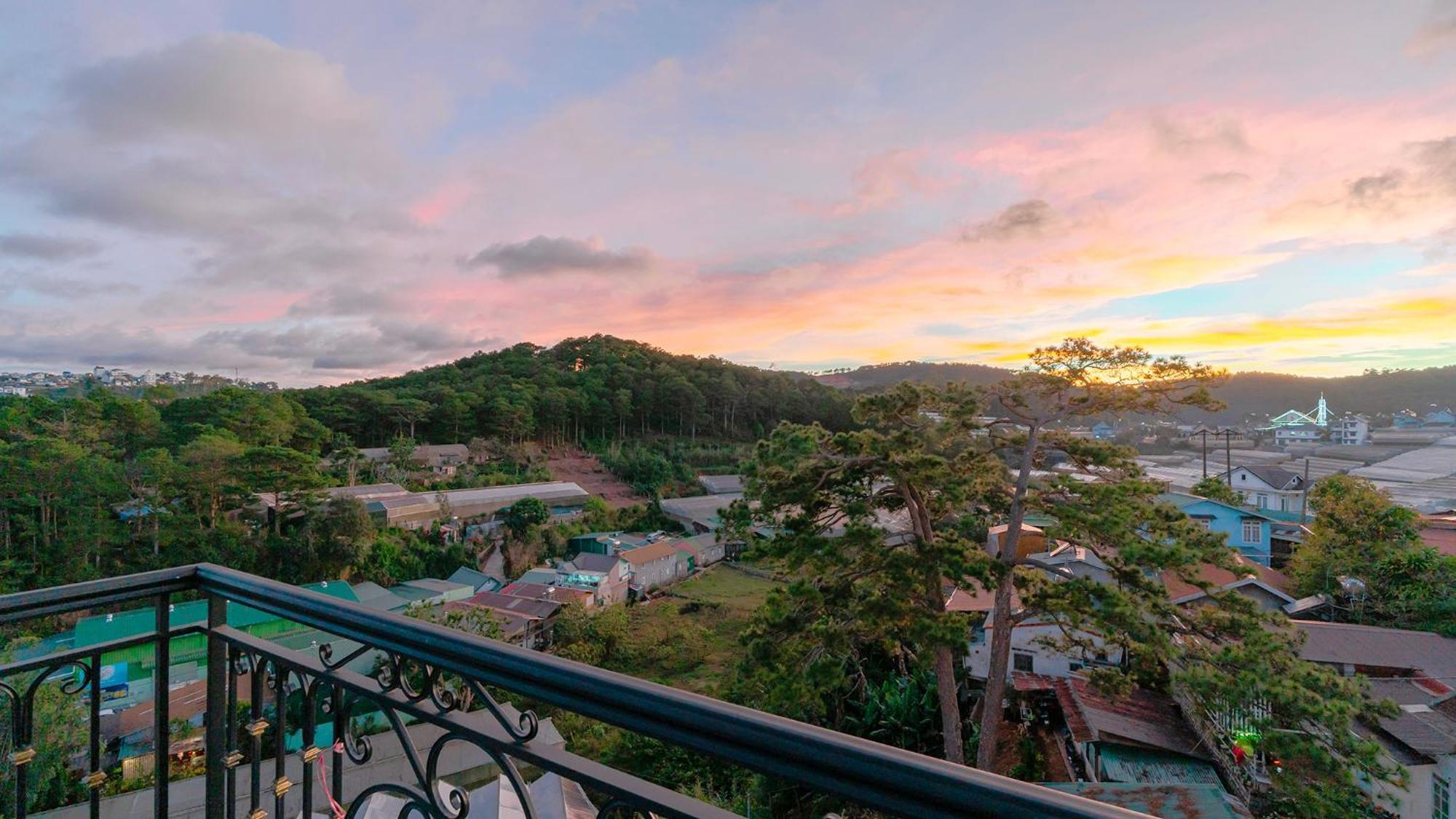 Pine View Hotel Dalat Esterno foto
